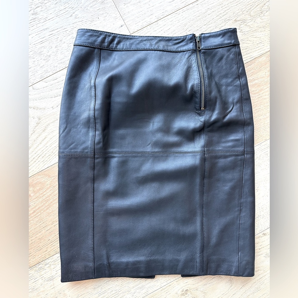 Worthington Black real lamb skin leather pencil skirt. Size 6.